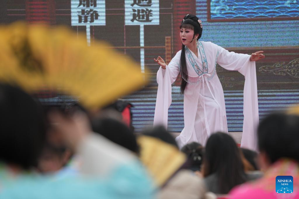 Shaoxing Opera performed in E China's Zhejiang