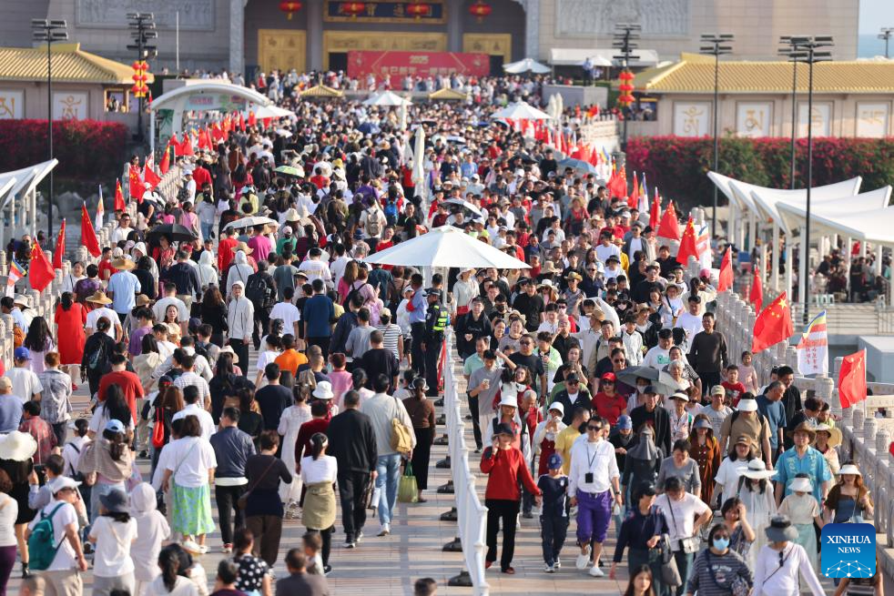 China witnesses travel boom during Spring Festival holiday