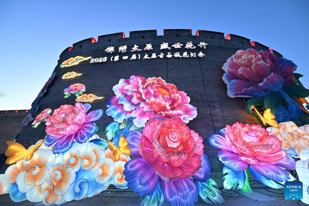 Lantern show held in Taiyuan, north China