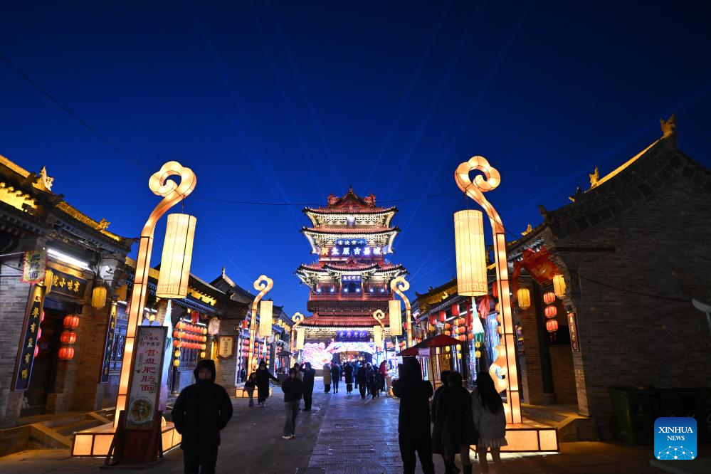 Lantern show held in Taiyuan, north China