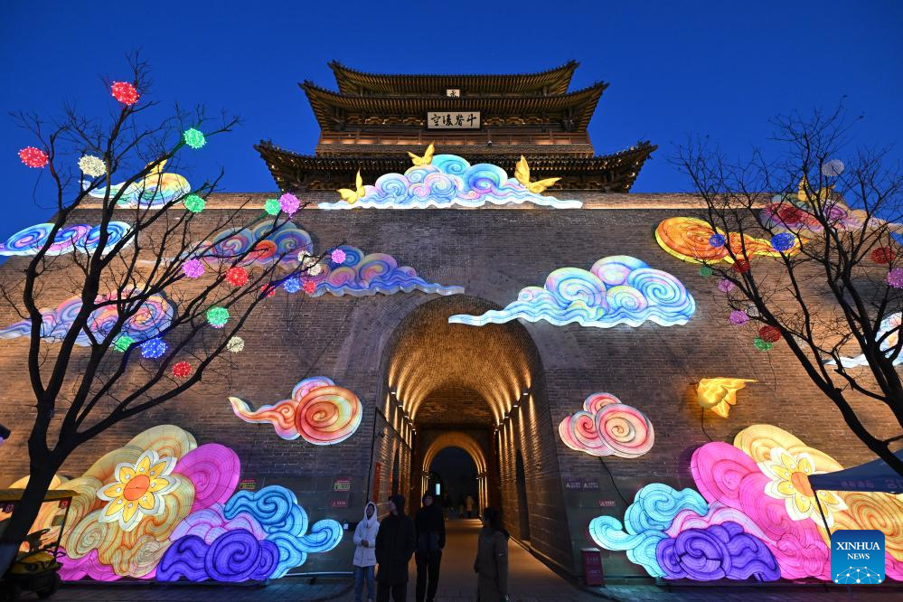 Lantern show held in Taiyuan, north China