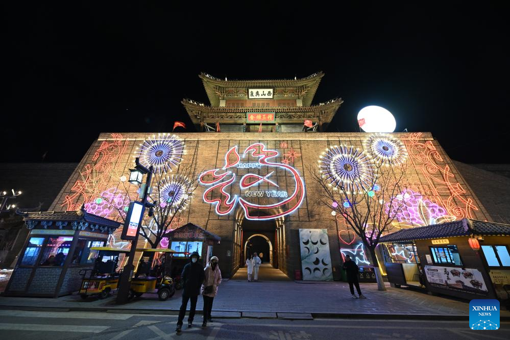 Lantern show held in Taiyuan, north China