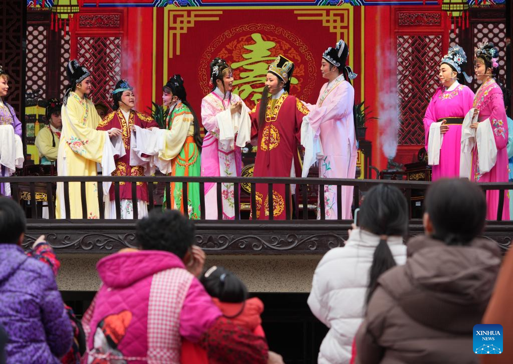 Shaoxing Opera performed in E China's Zhejiang