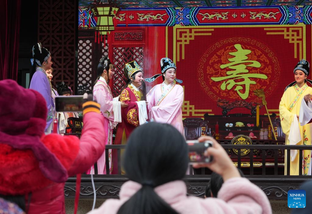 Shaoxing Opera performed in E China's Zhejiang