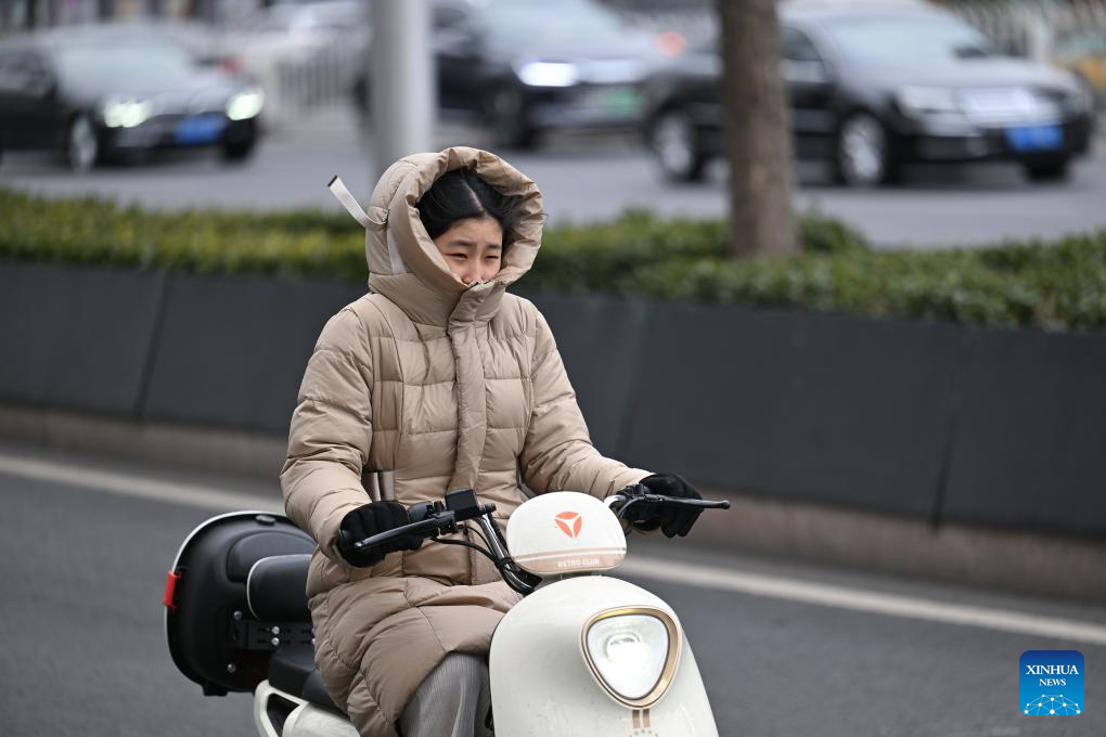 Strong wind hits Beijing