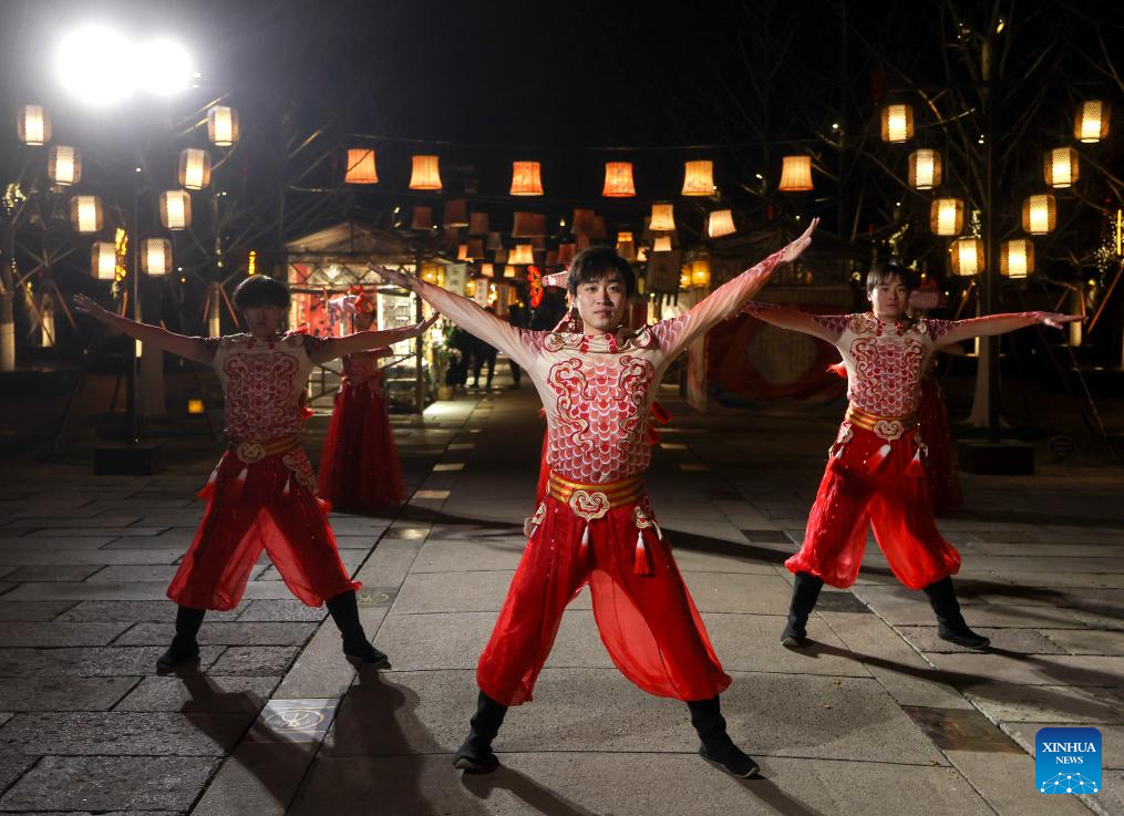 Festive preparations underway for Lantern Festival in Jiaxing, E China