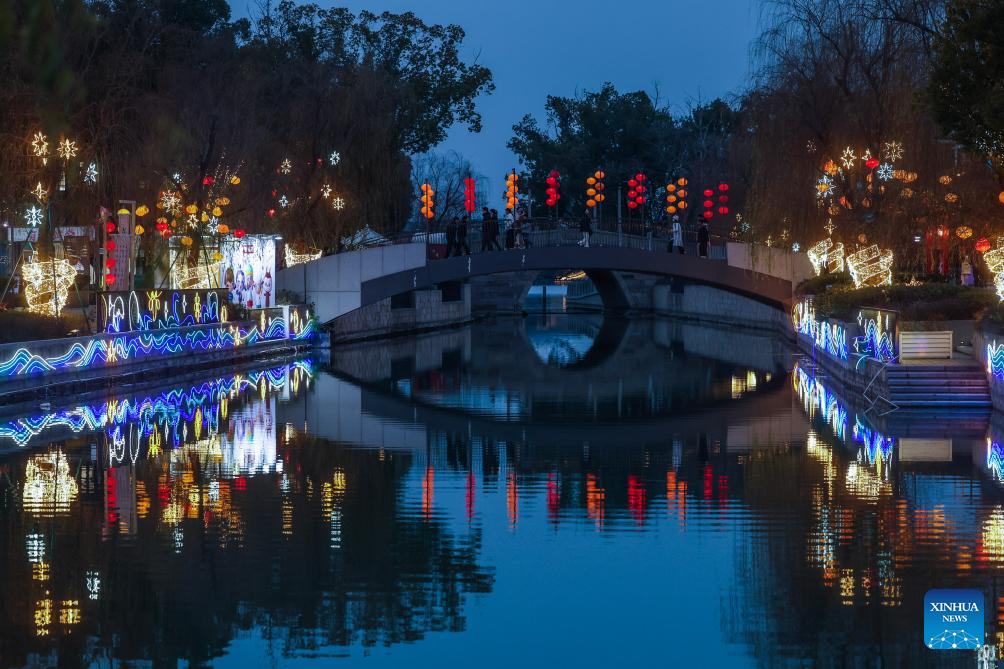 Festive preparations underway for Lantern Festival in Jiaxing, E China