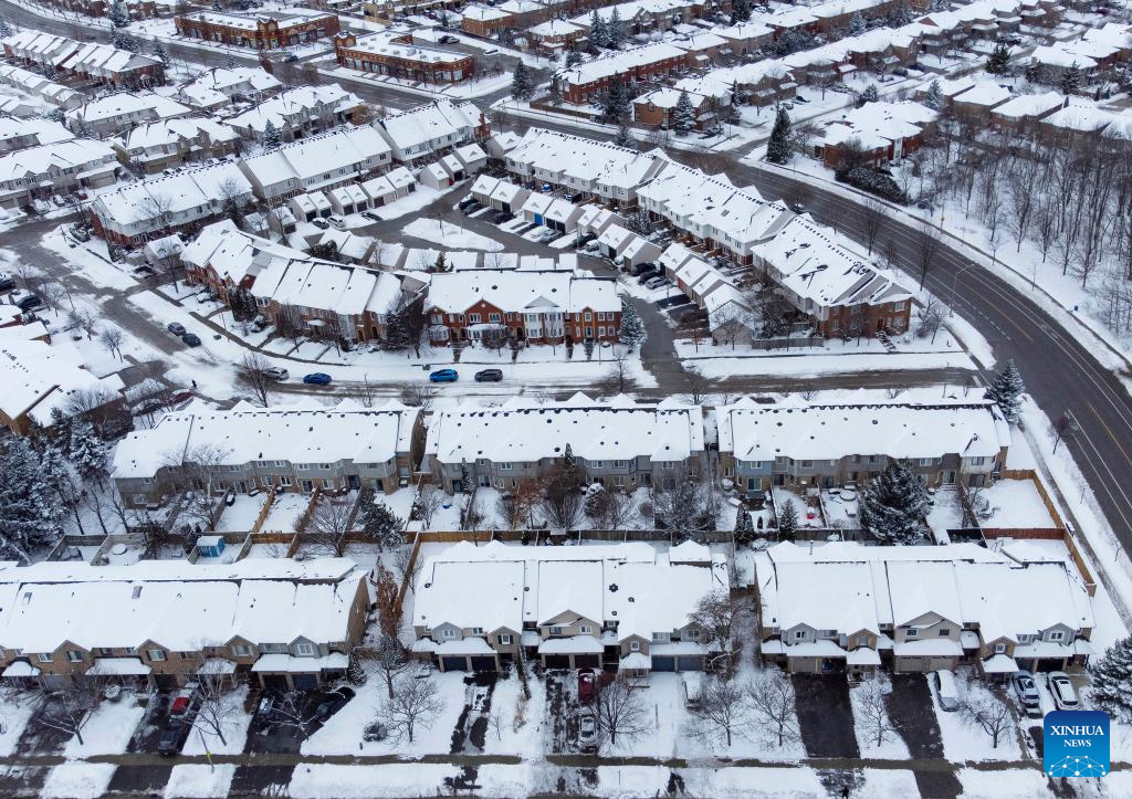 In pics: snowfall in Oakville, Canada