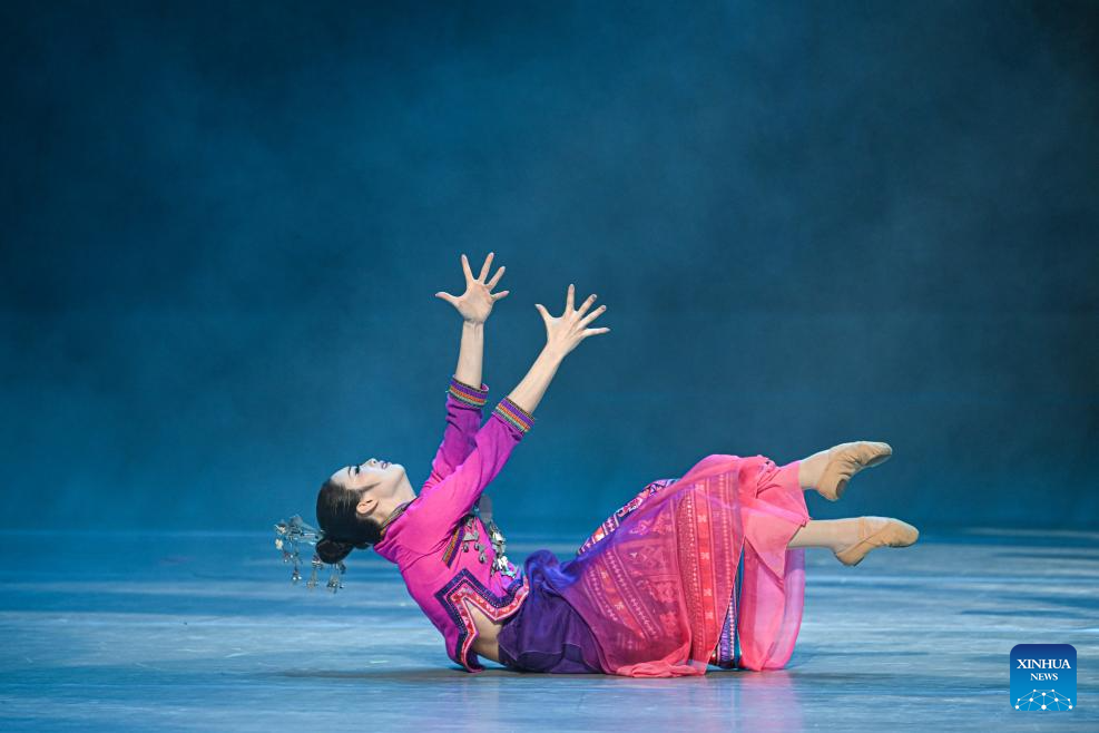 Dance drama inspired by fairy tale of Li ethnic group debuts in China's Haikou