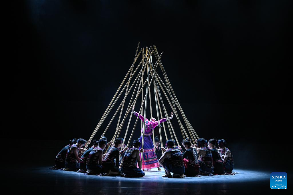 Dance drama inspired by fairy tale of Li ethnic group debuts in China's Haikou