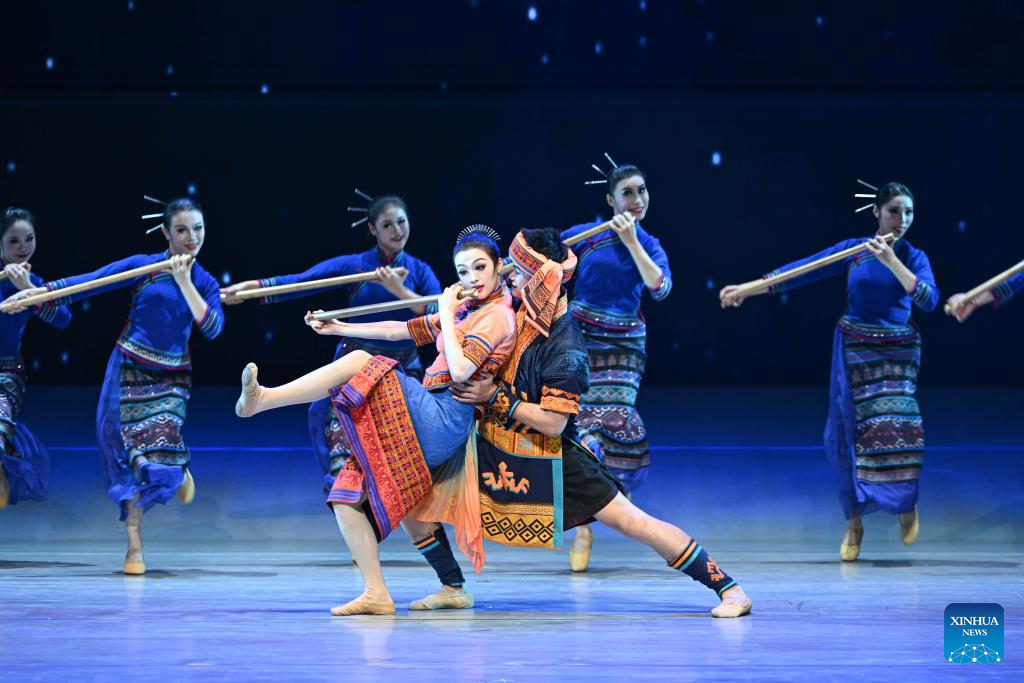 Dance drama inspired by fairy tale of Li ethnic group debuts in China's Haikou