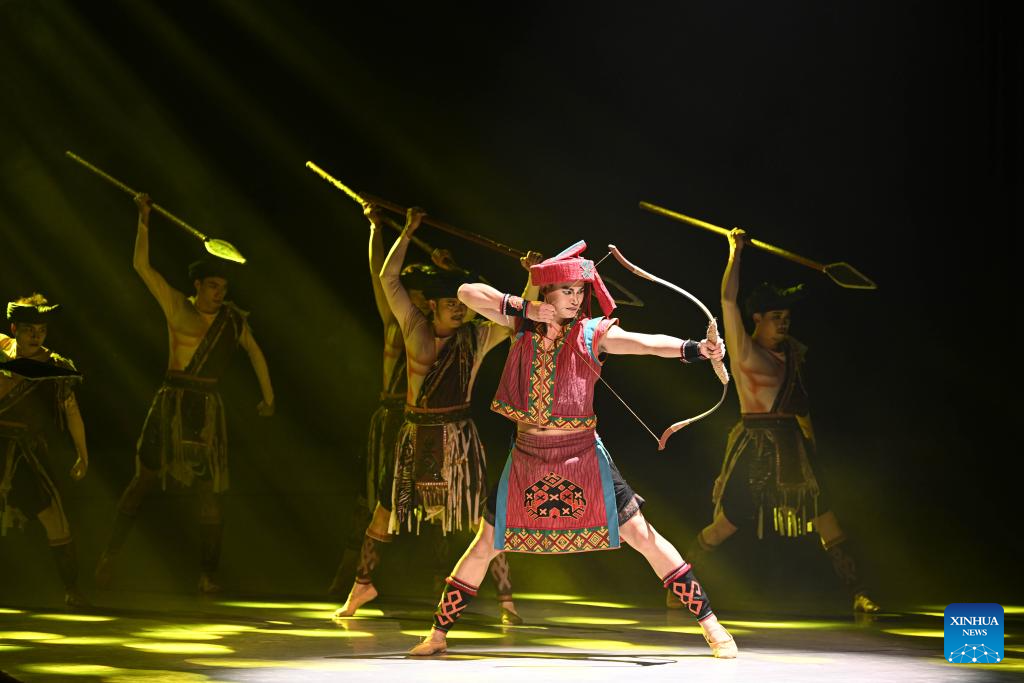 Dance drama inspired by fairy tale of Li ethnic group debuts in China's Haikou