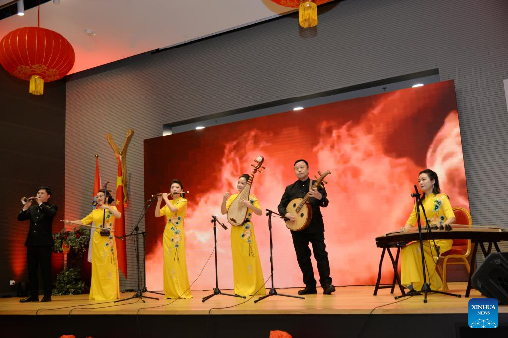 Chinese arts troupe brings 