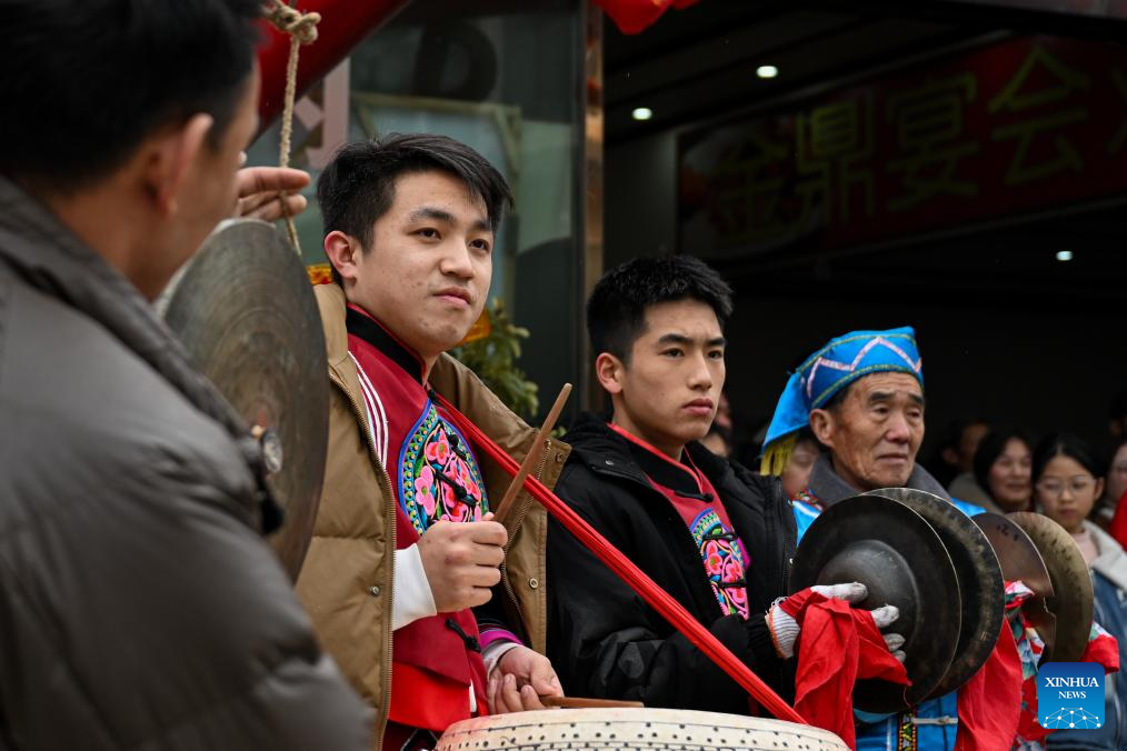 Folk art brings festivity in China's Hubei