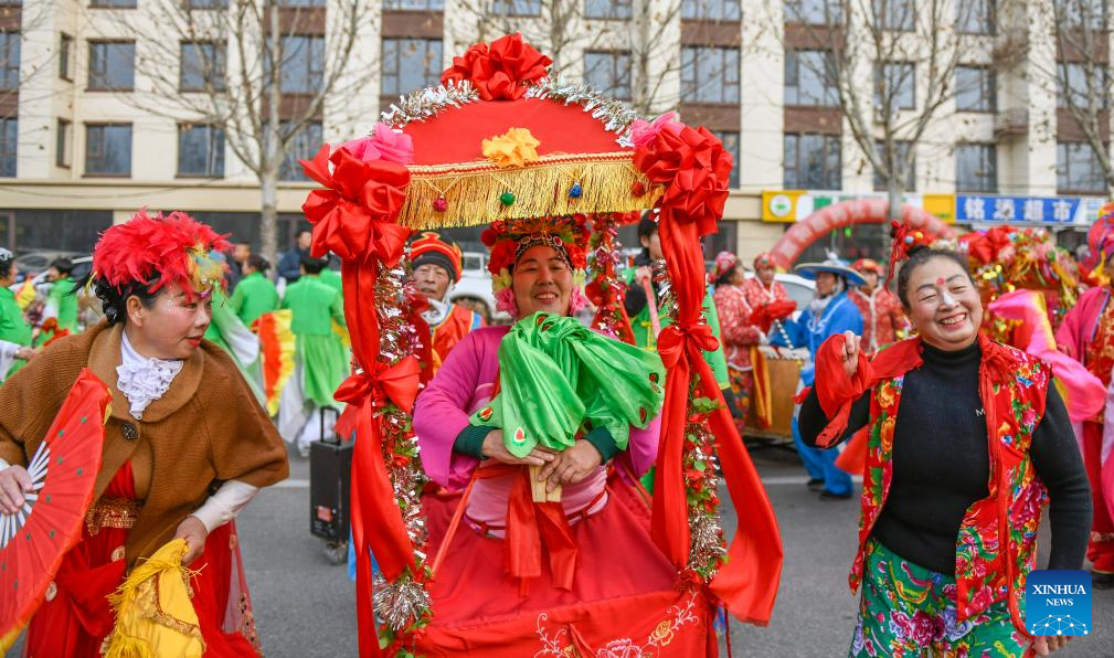 Various activities held across China to celebrate upcoming Lantern Festival