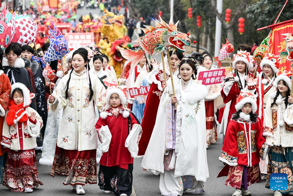 Various activities held across China to celebrate upcoming Lantern Festival