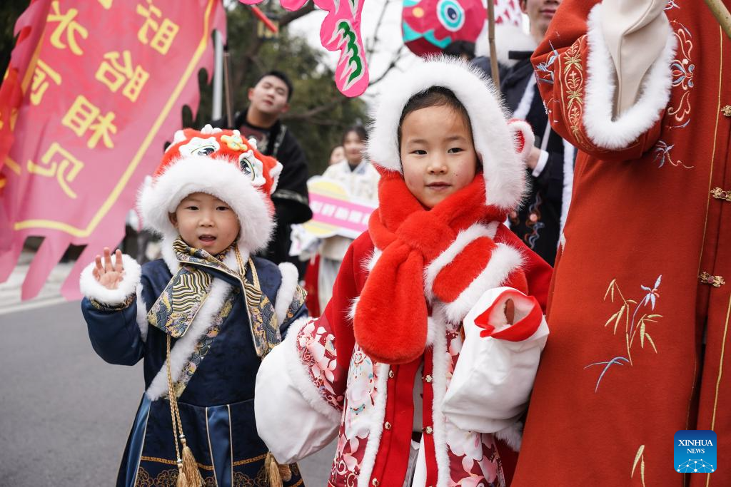 Various activities held across China to celebrate upcoming Lantern Festival