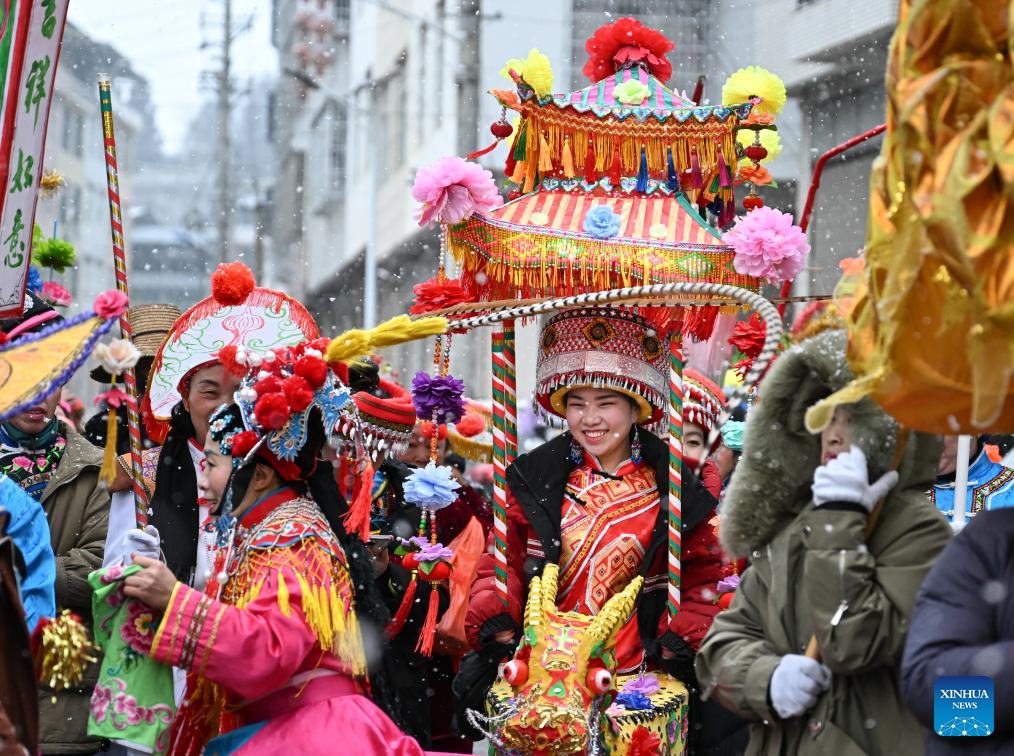 Folk art brings festivity in China's Hubei