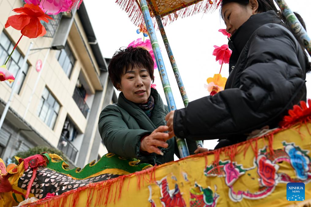 Folk art brings festivity in China's Hubei