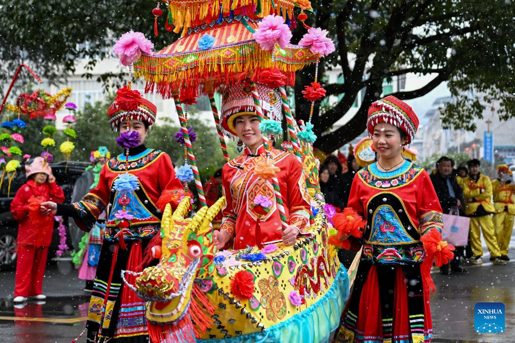 Folk art brings festivity in China's Hubei