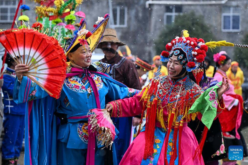 Folk art brings festivity in China's Hubei