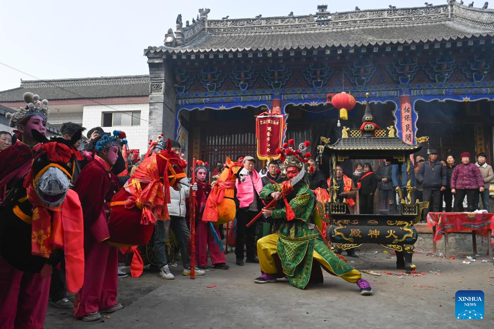 Shehuo folk performance staged to mark Lantern Festival in Longxian County of NW China's Shaanxi