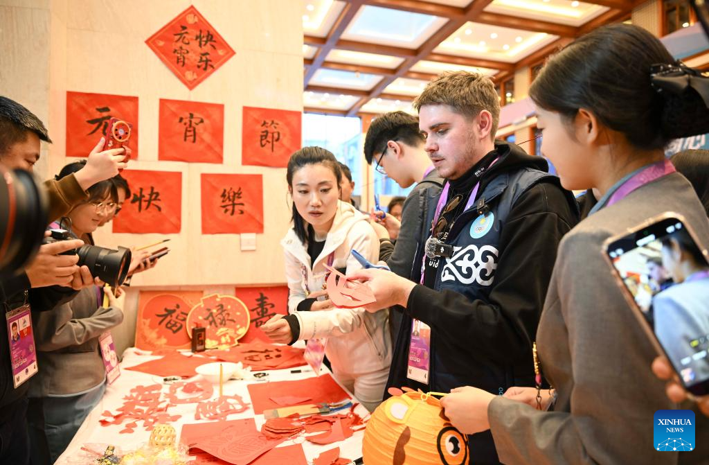 Cultural activity held to celebrate Lantern Festival at press center for Asian Winter Games