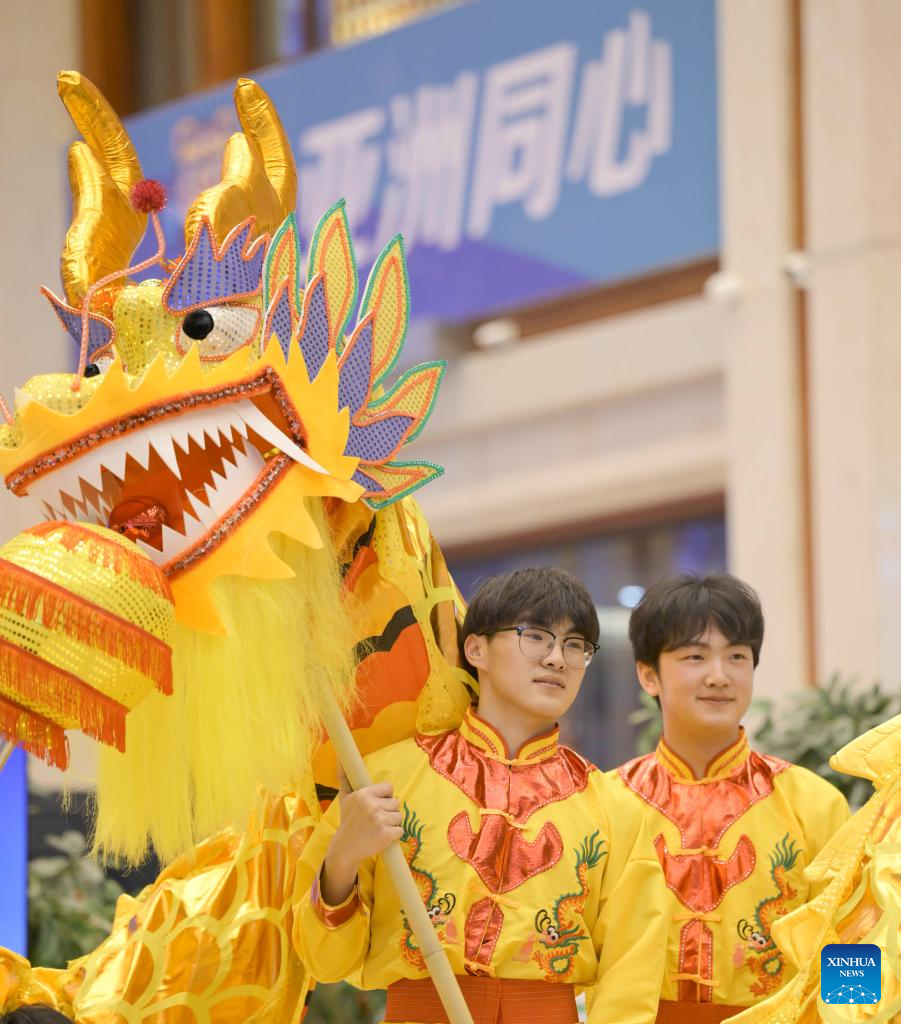 Cultural activity held to celebrate Lantern Festival at press center for Asian Winter Games