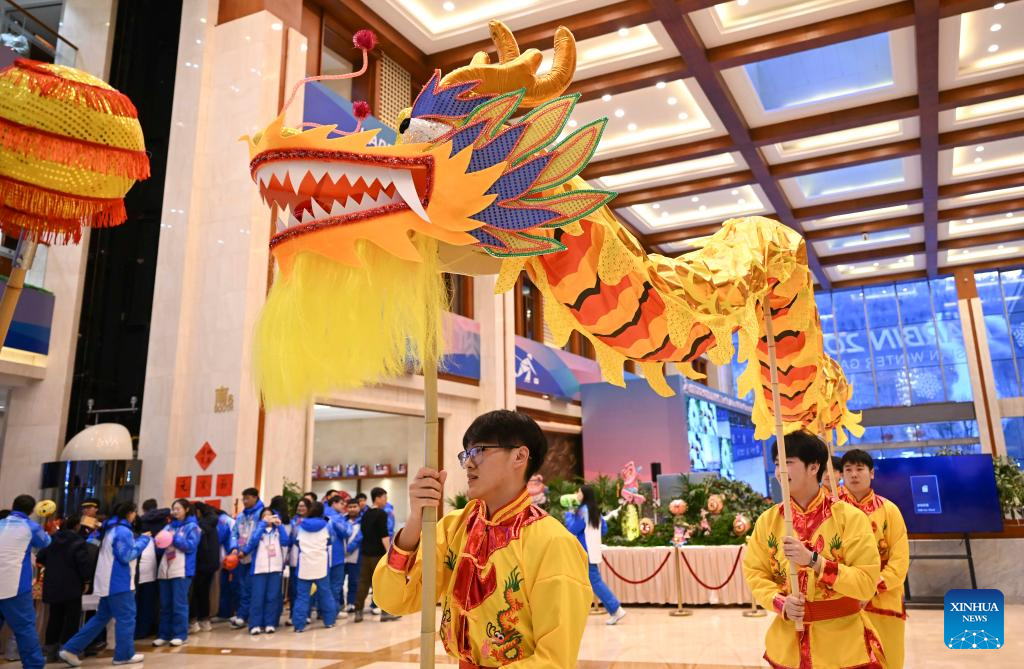 Cultural activity held to celebrate Lantern Festival at press center for Asian Winter Games