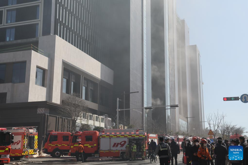 6 killed, 7 injured in S. Korea's construction site fire