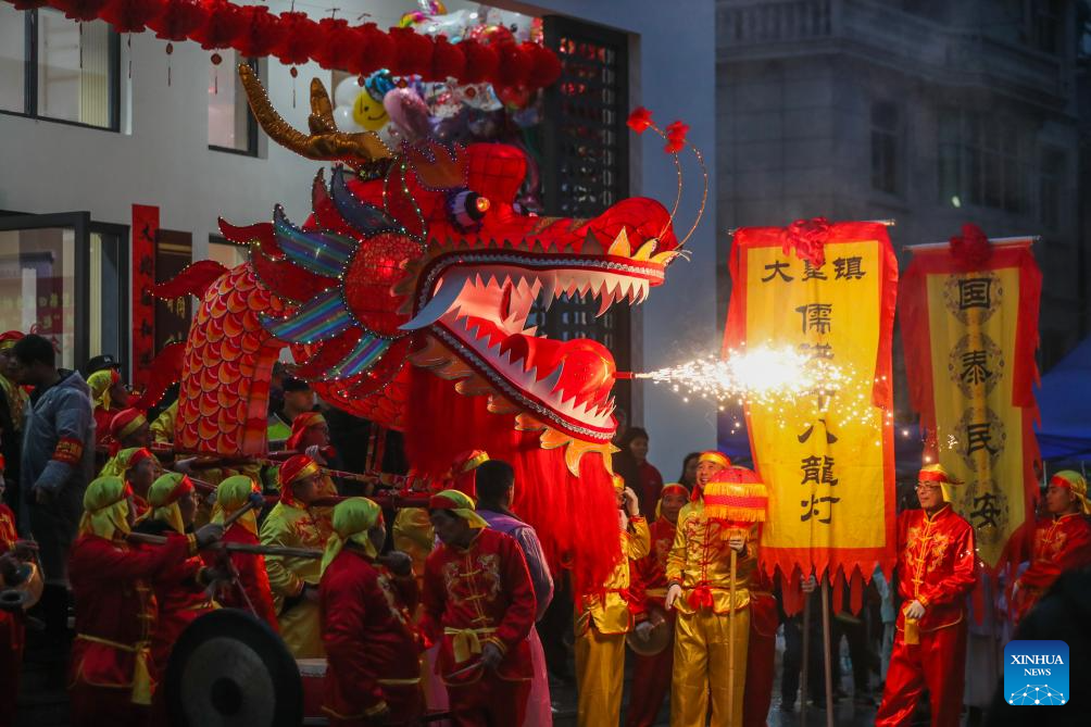 People celebrate Lantern Festival in Ruhong Village, China's Zhejiang