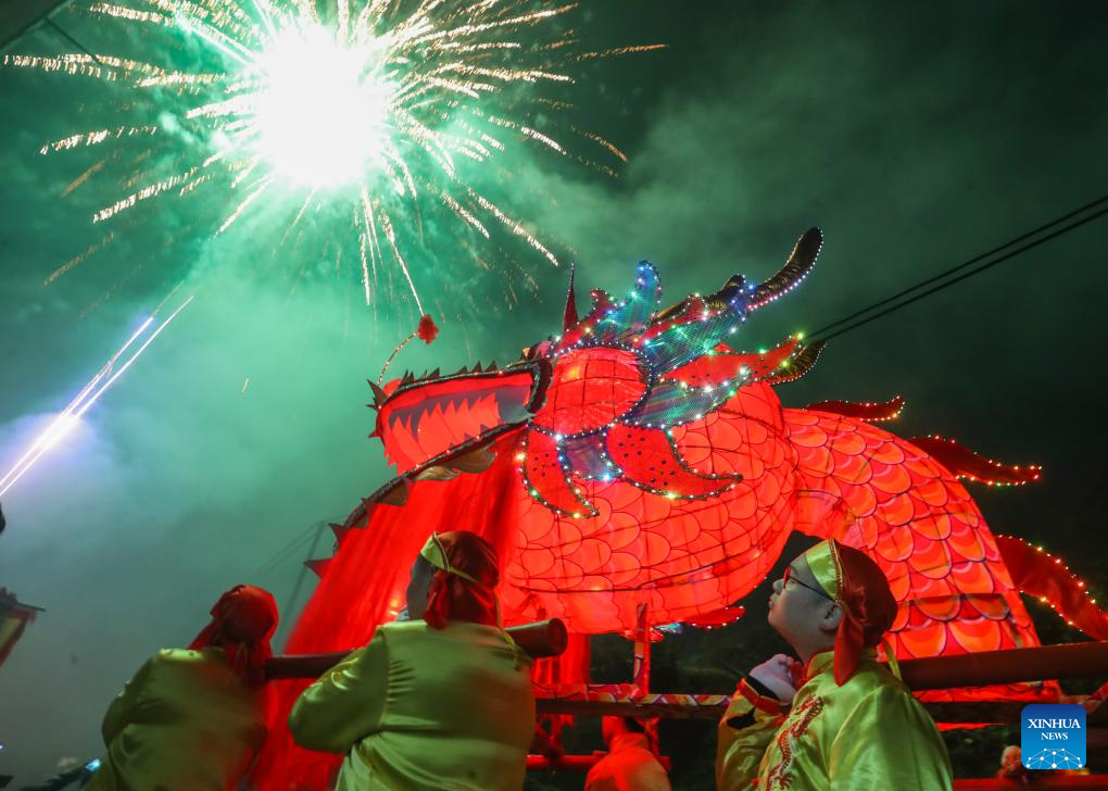 People celebrate Lantern Festival in Ruhong Village, China's Zhejiang