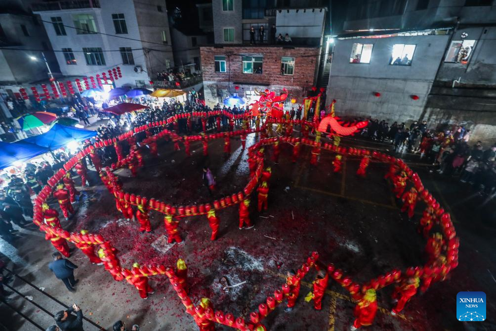 People celebrate Lantern Festival in Ruhong Village, China's Zhejiang