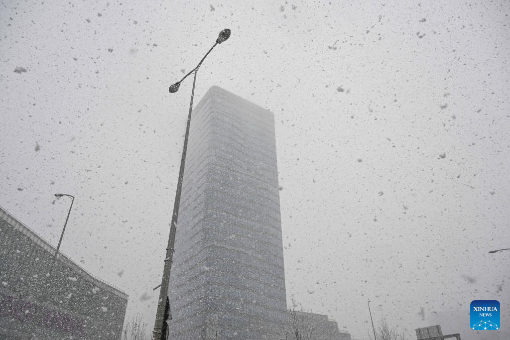 Istanbul undergoes heavy snowfall