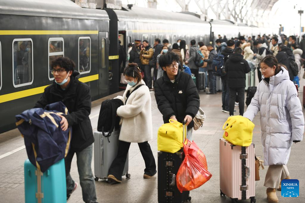 Over 9 bln trips estimated during China's Spring Festival travel rush