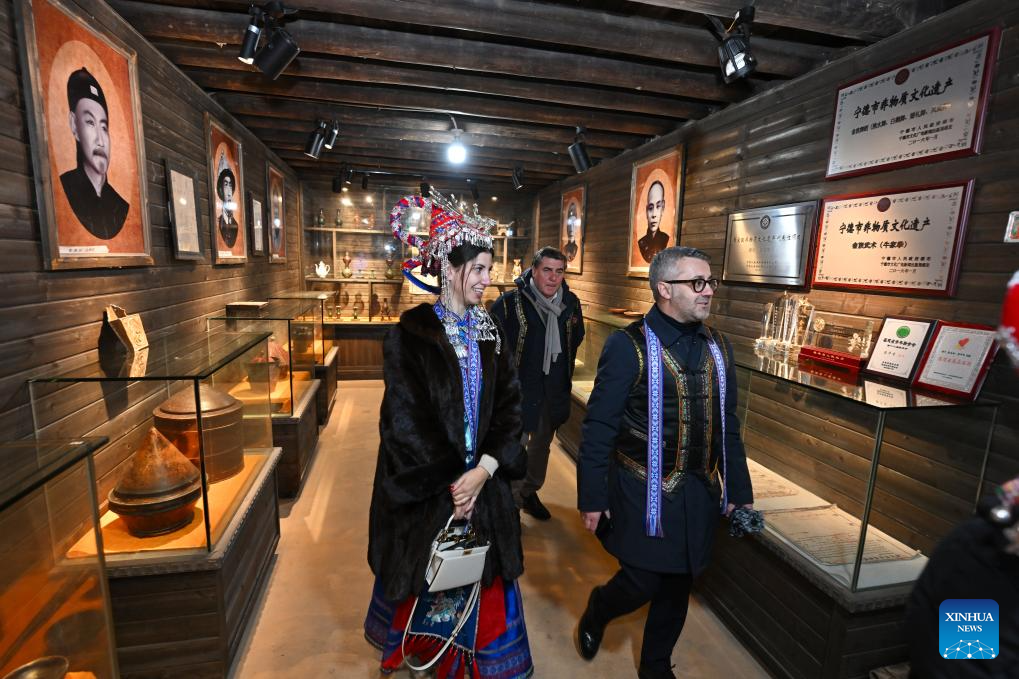 Italian delegation experiences culture of She ethnic group in China's Fujian