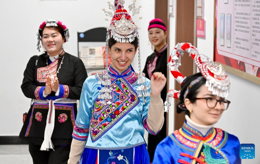 Italian delegation experiences culture of She ethnic group in China's Fujian