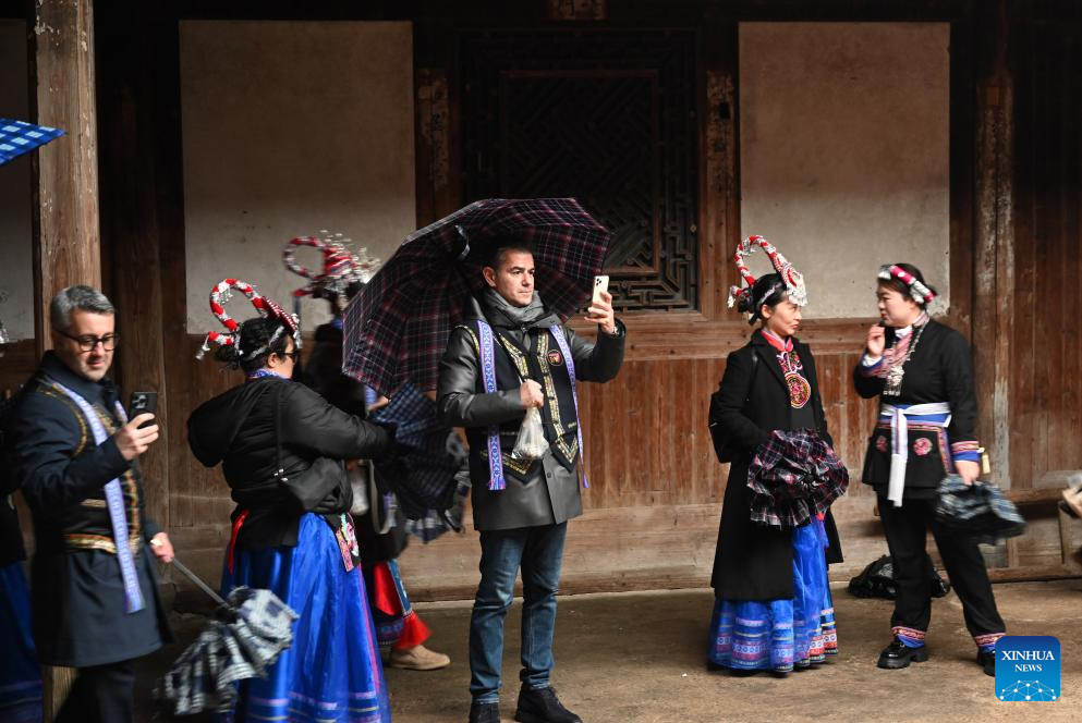 Italian delegation experiences culture of She ethnic group in China's Fujian