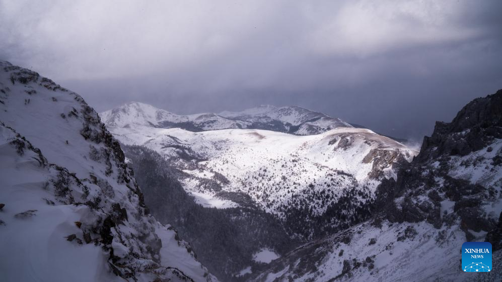 Picturesque snowy scene on snow mountain attracts tourists in SW China