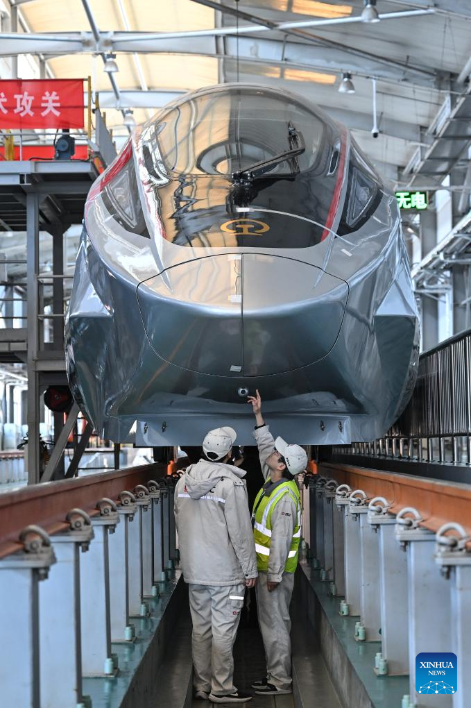 Prototype of CR450 bullet train undergoes tests in Beijing