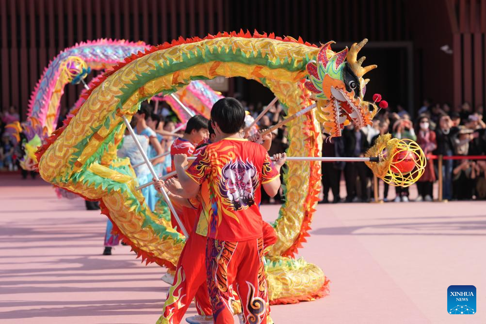 People perform Fenghua Cloth Dragon Dance during cultural event in China's Zhejiang