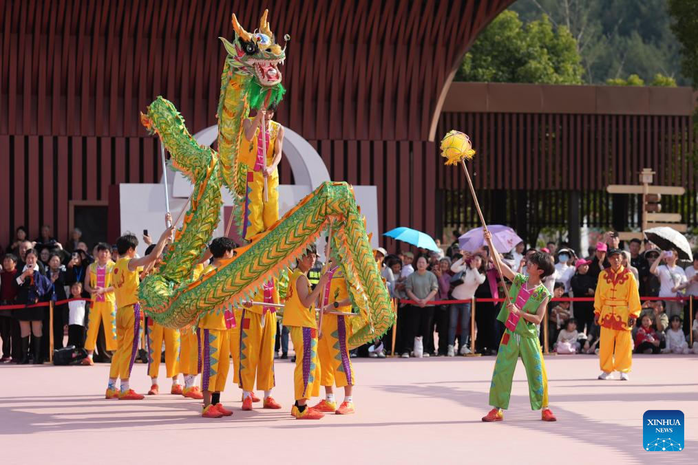 People perform Fenghua Cloth Dragon Dance during cultural event in China's Zhejiang