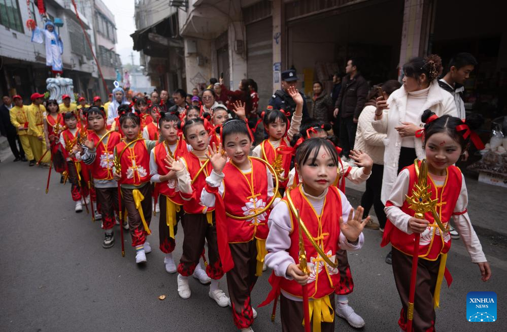 Parade featuring Daba Gaozhuang held in southwest China's Sichuan