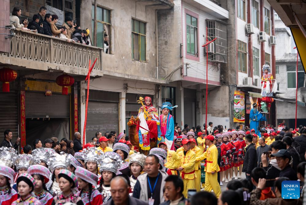 Parade featuring Daba Gaozhuang held in southwest China's Sichuan