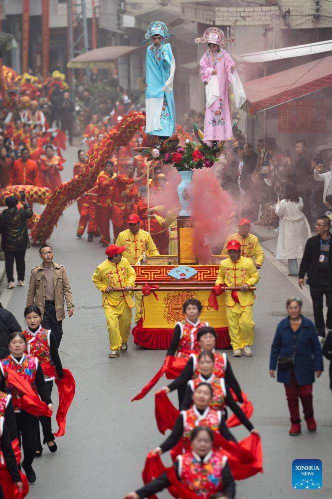 Parade featuring Daba Gaozhuang held in southwest China's Sichuan