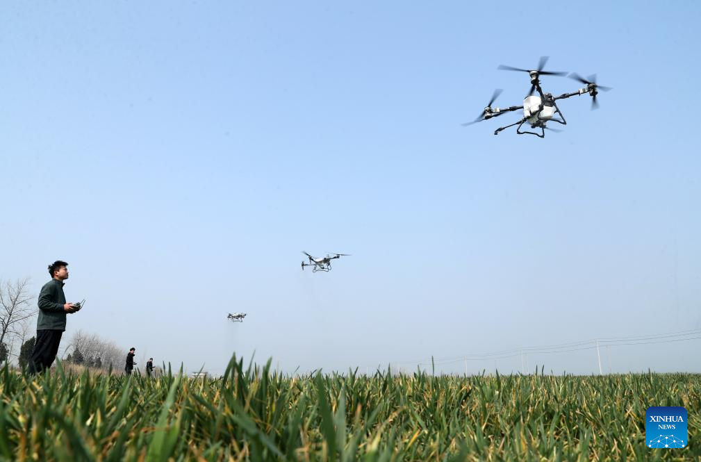 Farmers busy with spring farming across China