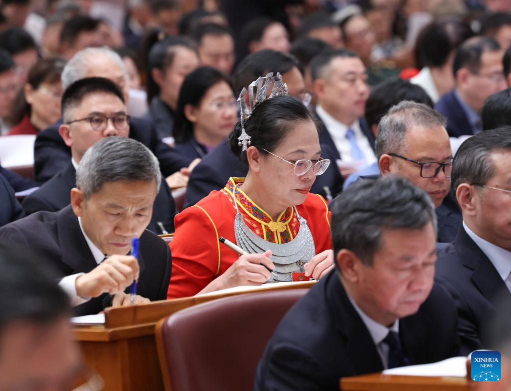 Female lawmakers, political advisors shine at China's ongoing 