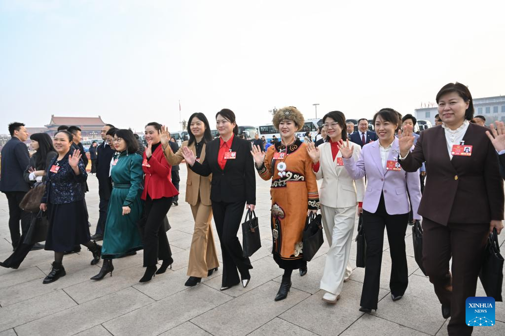 Female lawmakers, political advisors shine at China's ongoing 