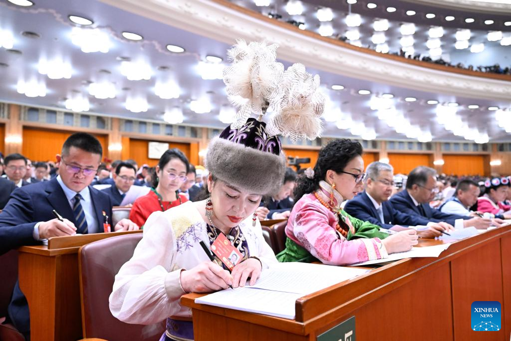 Female lawmakers, political advisors shine at China's ongoing 