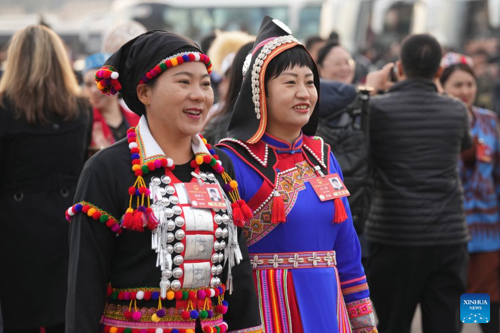 Female lawmakers, political advisors shine at China's ongoing 